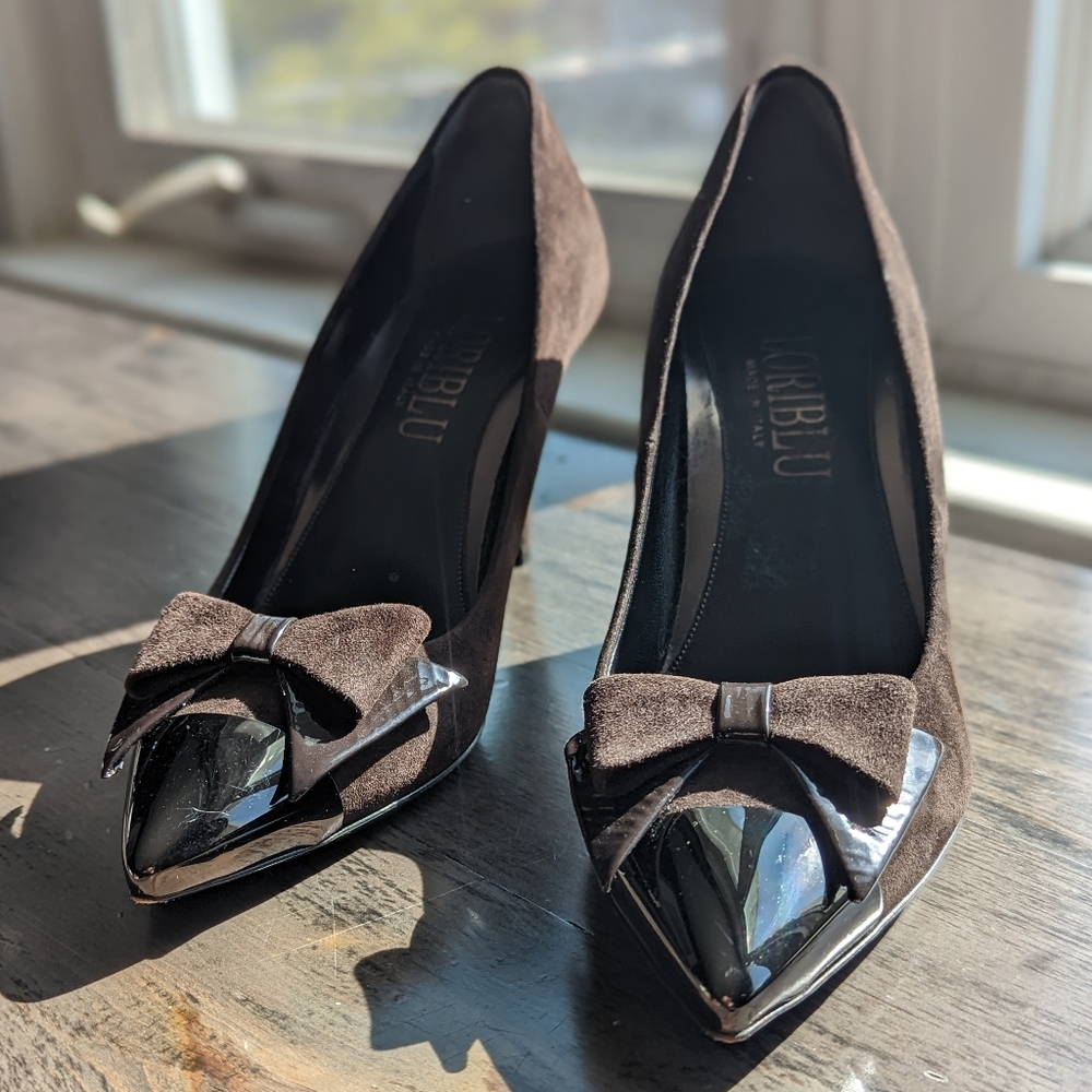 LORIBLU Pumps in Brown Suede with chrome bow embellishment 38